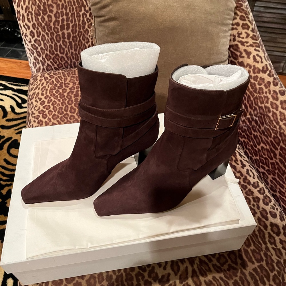 Good American never worn Brown suede ankle boots size 9